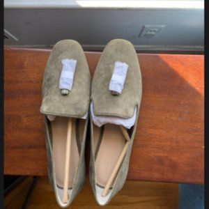 NWT!! Ann Taylor Suede Tassel Loafer, Size 7, deep olive color
